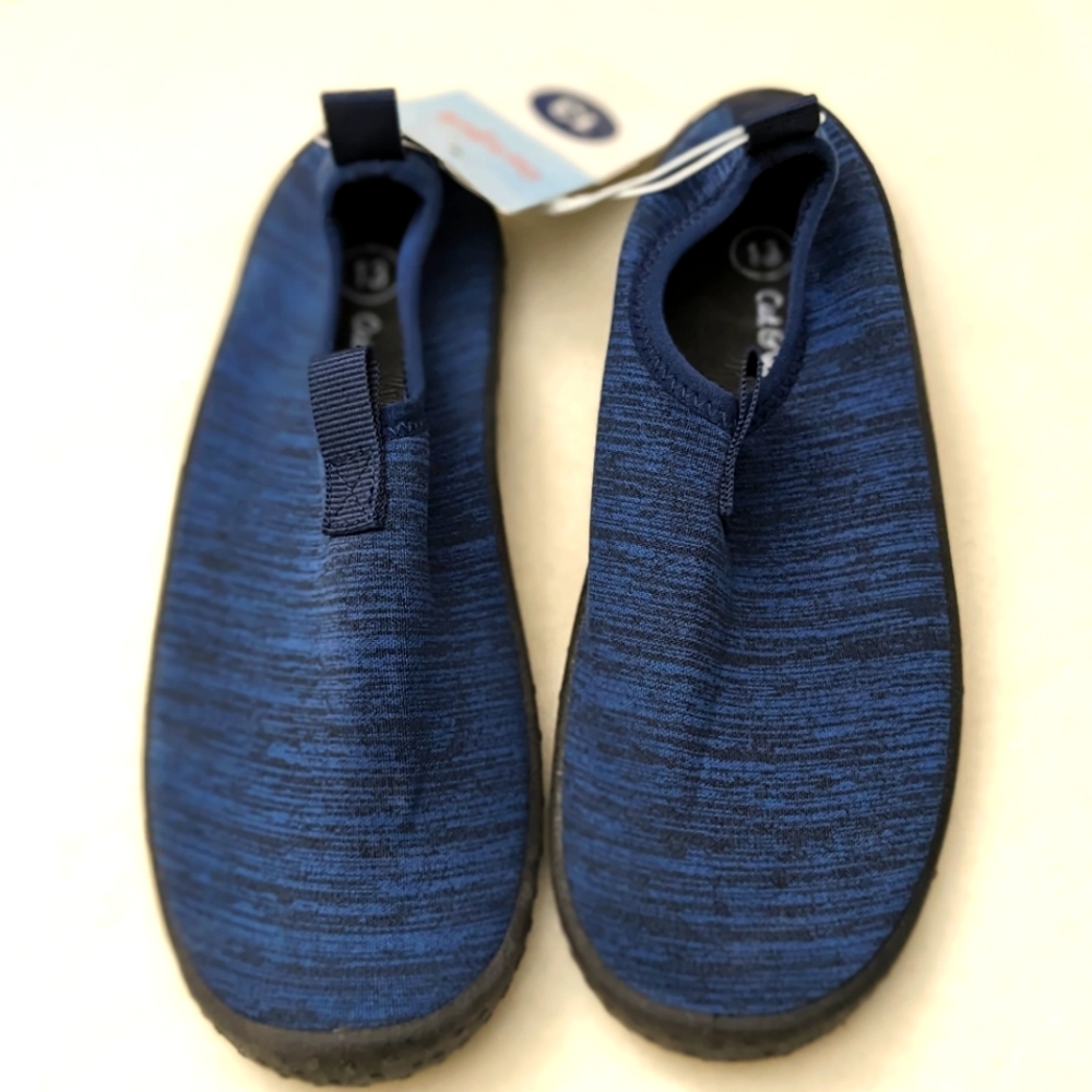 NWT. UNISEX KIDS WATER SHOES. SIZE 13. BLUE/BLACK. CART AND JACK